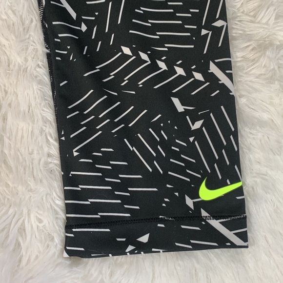 Nike Pro Black, White & Neon Green Geometric Print Cropped Leggings - Picture 3 of 8